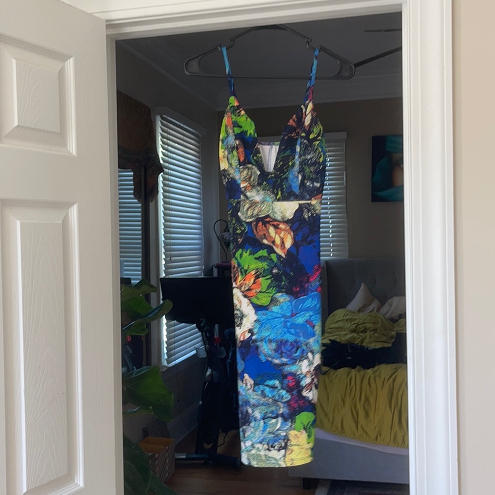Sexy deep v neck flower dress! So sexy size small